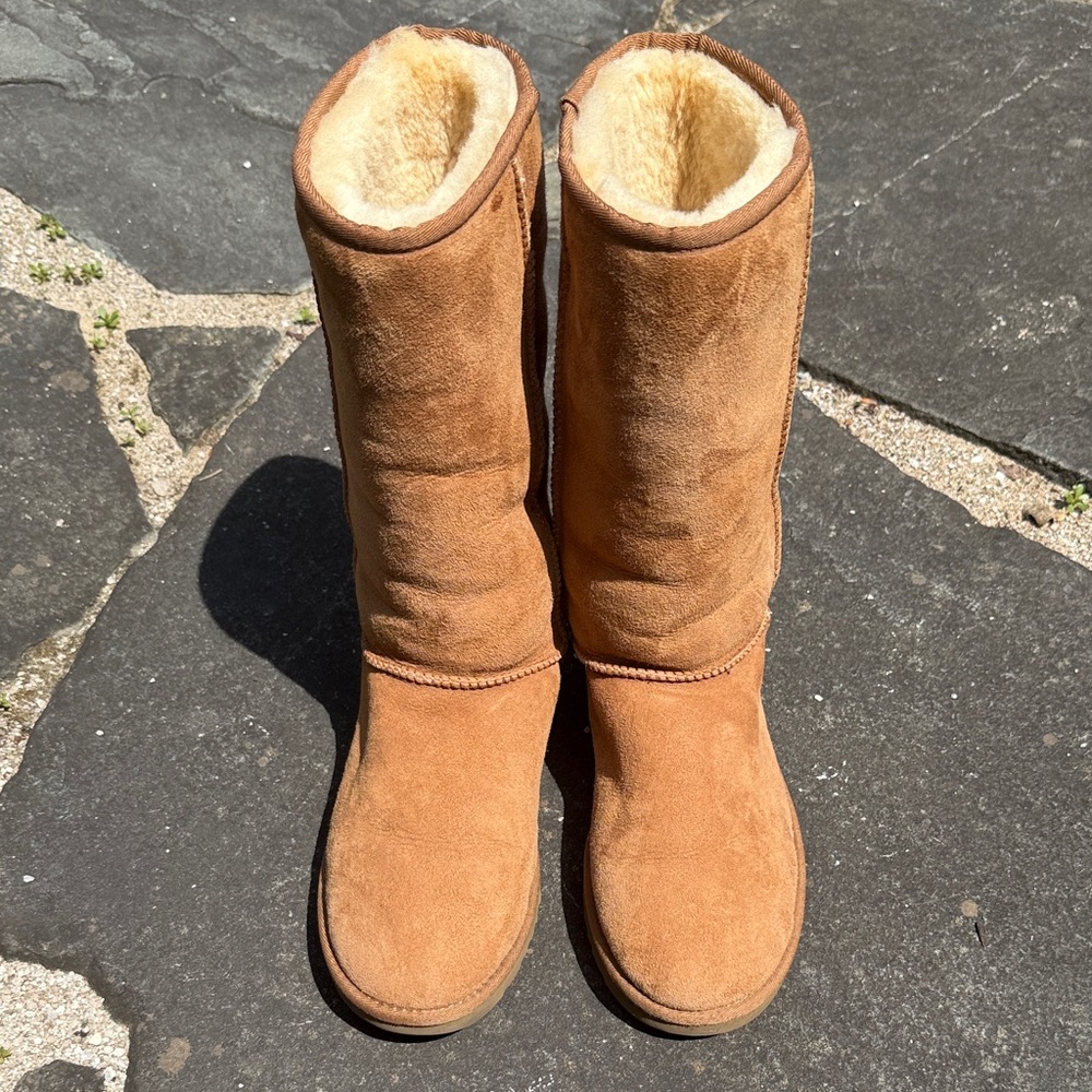 UGG Classic Tall II Genuine Shearling Lined Boot (Women), Size 8, Chestnut Suede